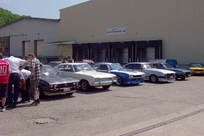 Fast 100 Capri’s mit allen Motorisierungen waren vertreten
Almost 100 Capri's with all engine types were represented
Près de 100 Capri de toutes les motorisations étaient représentées Fast 100 Capri’s mit allen Motorisierungen waren vertreten
Almost 100 Capri's with all engine types were represented
Près de 100 Capri de toutes les motorisations étaient représentées